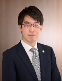 AZMORE国際法律事務所の越川弁護士